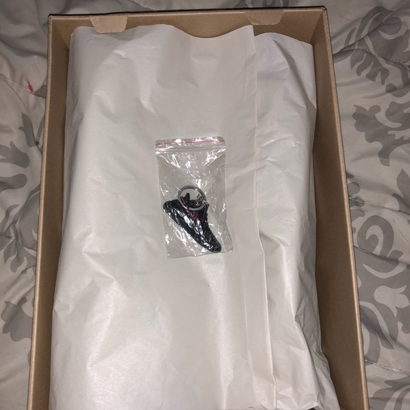 Yeezy Boost 350V2 Black/Red 100% AUTHENTIC - Picture 3 of 8